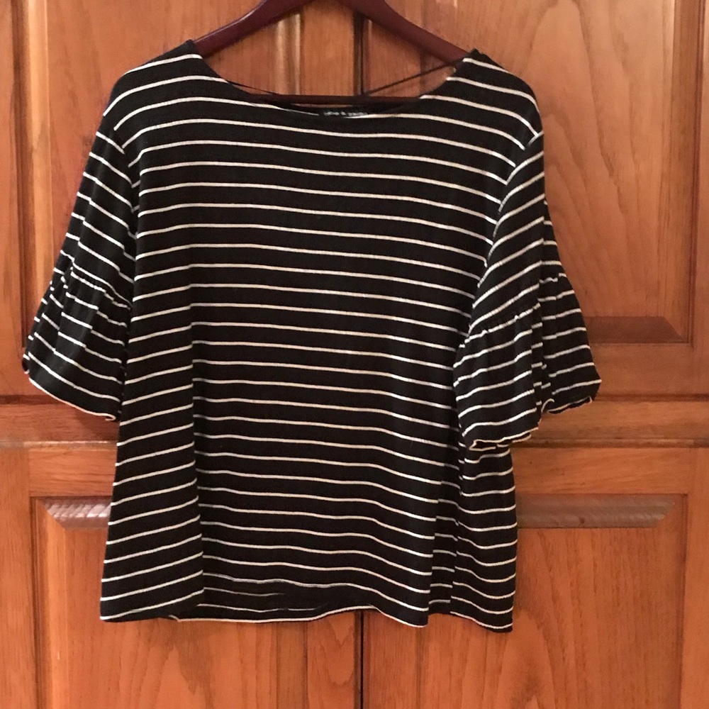 Cable and Gauge Ruffled Sleeve Top
